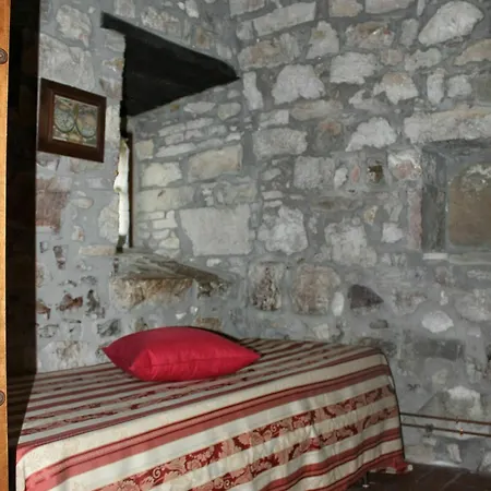 Castello Di Belforte * Τόντι